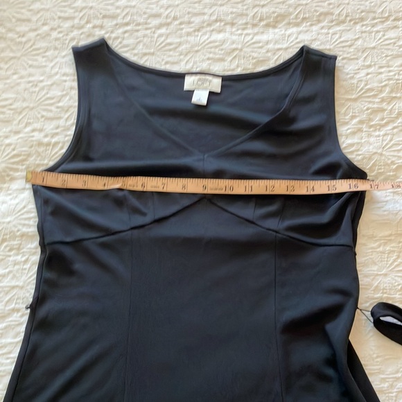 Vnecked slip LBD w/darted bust & gorgeous white embroidery bordered bottom - Picture 13 of 15